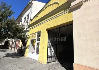 EXKLUZÍVNA PRÍLEŽITOSŤ Budova v absolútnom centre mesta.