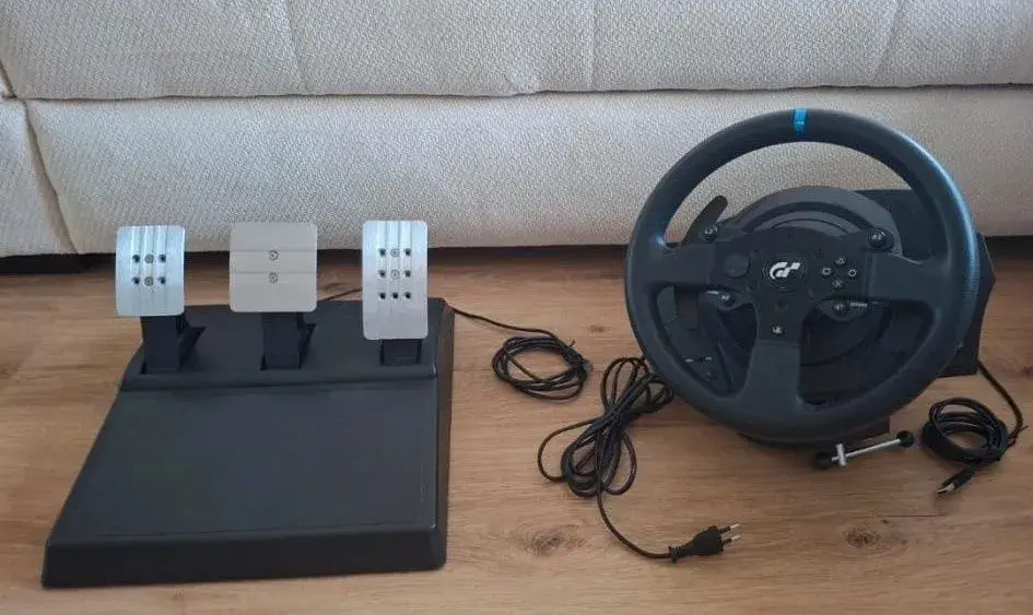Thrustmaster T300 RS GT + T3PA pedále – ako nový