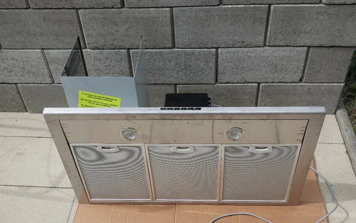 Baumatic Caserta 90 – komínový digestor 90 cm, výkon 650 m³