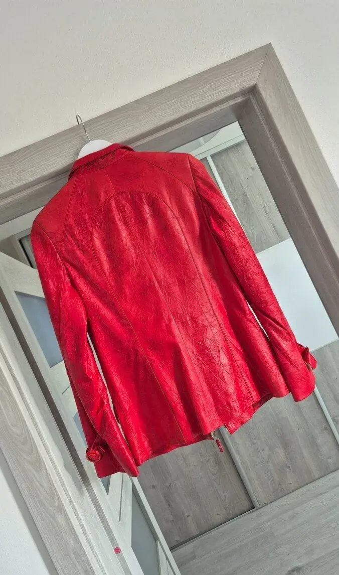 Kožená bunda s 3D efektom v.M