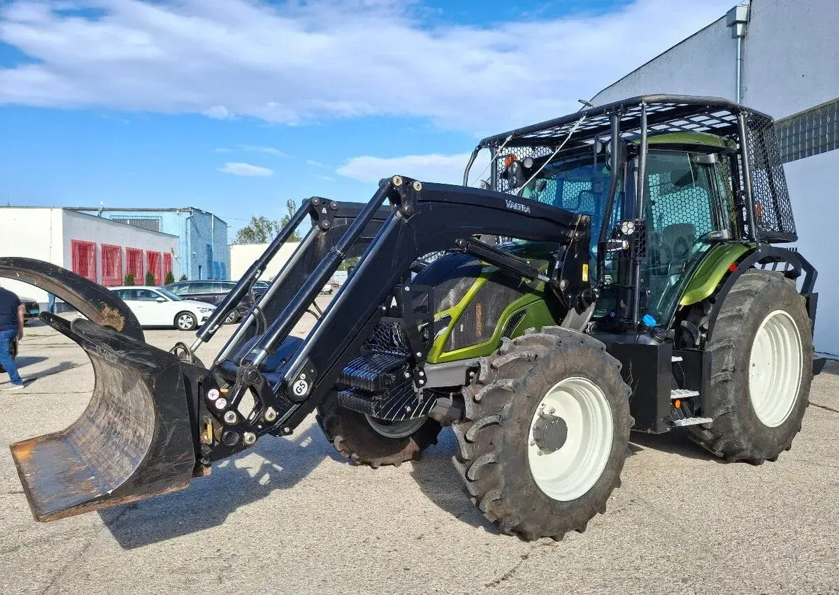 Lesný traktor Valtra N155E Active