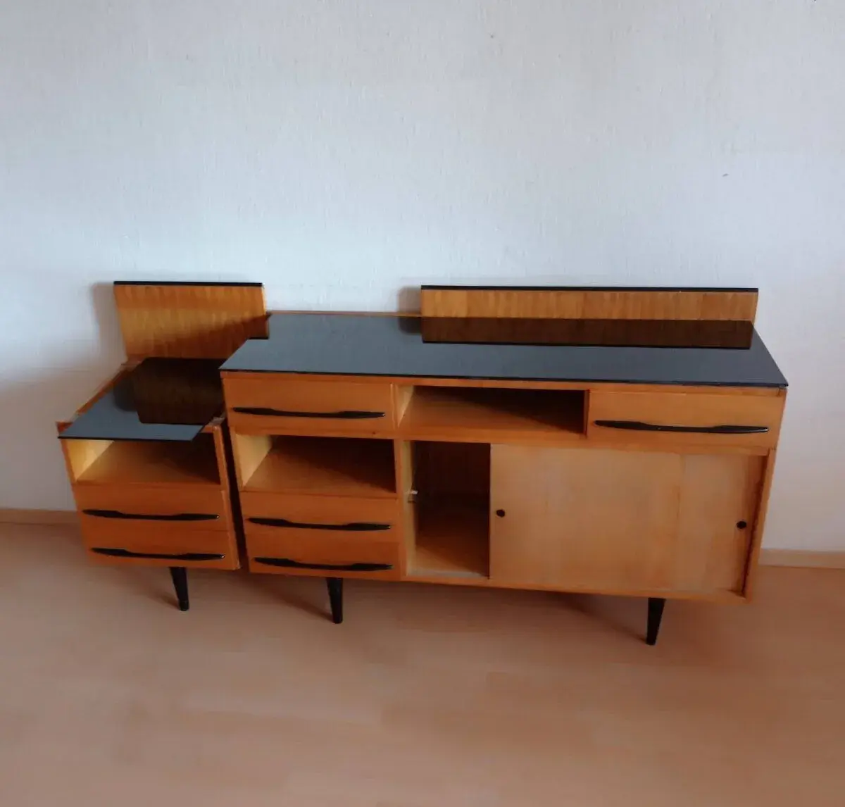 Ikonický retro set komody a stolíka – Mojmír Požár (UP Bučov