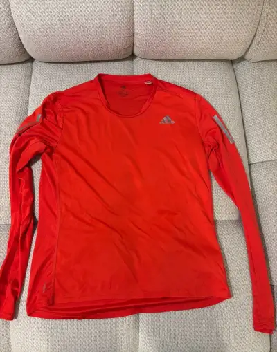 Červené športové tričko Adidas s dlhým rukávom – M