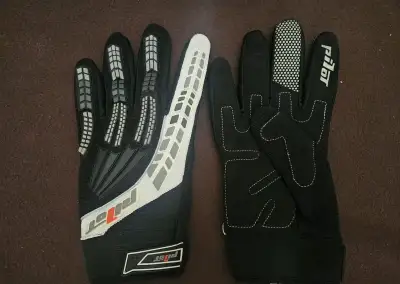 Motokrosove rukavice Pilot / nové