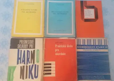 Učebnice knihy na hranie akordeona harmoniky