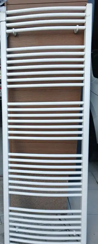 Radiator rebrikový
