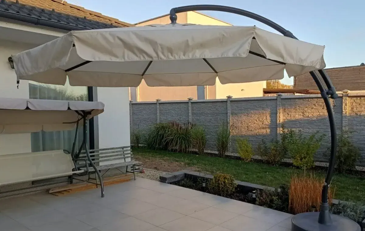 Veľký slnečník s podstavcom