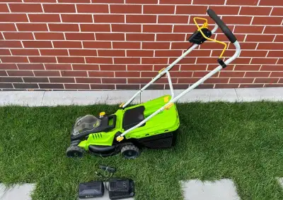 Pár krát použitú Aku kosačky Fieldmann 40V Kosačka j