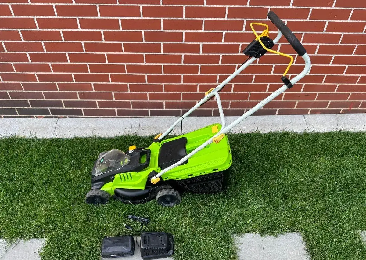 Pár krát použitú Aku kosačky Fieldmann 40V Kosačka j