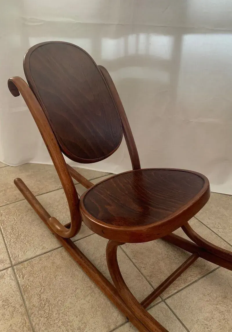 Hojdacie detské kreslo Thonet.