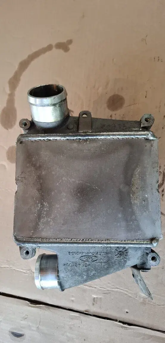 Chladič plniaceho vzduchu VALEO / FoMoCo (CV61-8K230-BC)