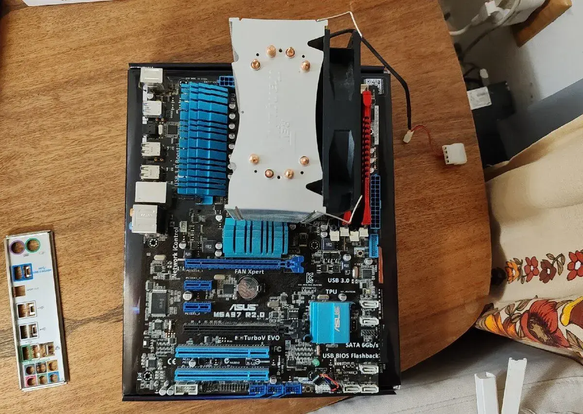 Zakladná doska AM3 + FX 8350 + 16GB DDR3
