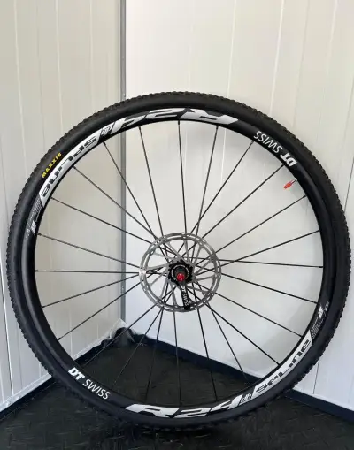 Koleso DT SWISS s plašťom MAXXIS cross/cyklokros