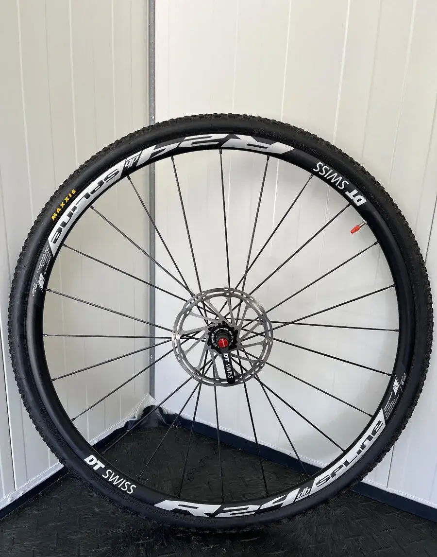 Koleso DT SWISS s plašťom MAXXIS cross/cyklokros