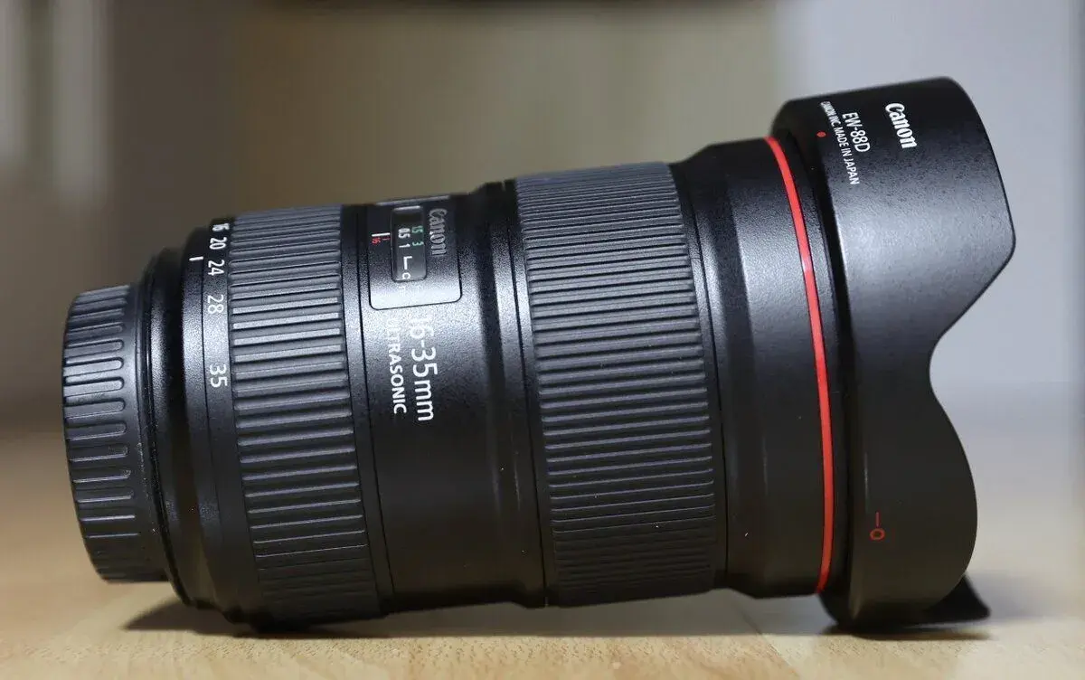 Canon EF 16-35 mm f/2.8 L III USM