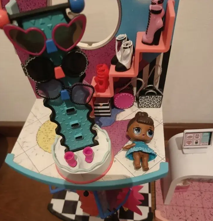 LOL Surprise Mall - Butik a kaviareň + 1 LOL bábika