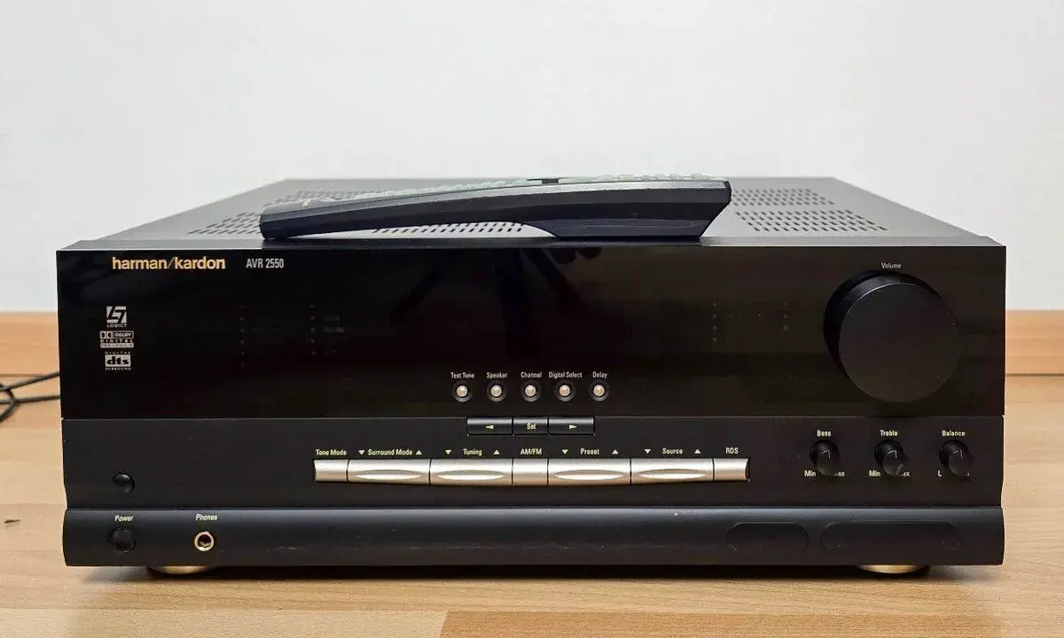 Harman Kardon AVR2550 /Optika/Sub OUT