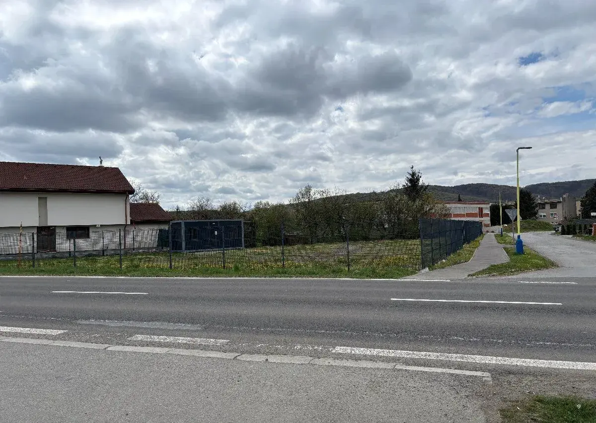 Prenajom oploteneho pozemku pri hlavnej ceste– Stropkov