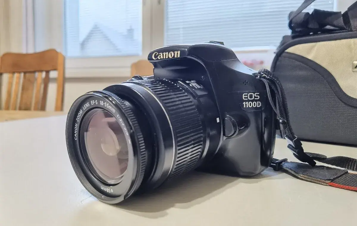 Canon EOS 1100D + objektív 18-55 mm