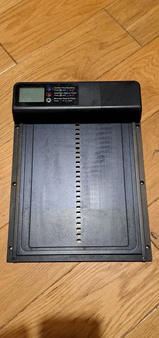 Automaticke dvierka na kurin