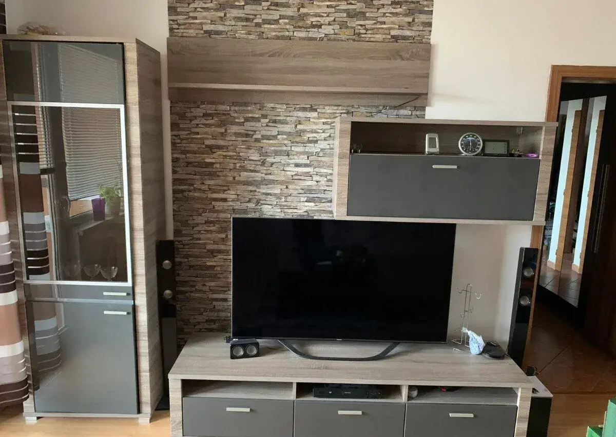 OBÝVACIU STENU.