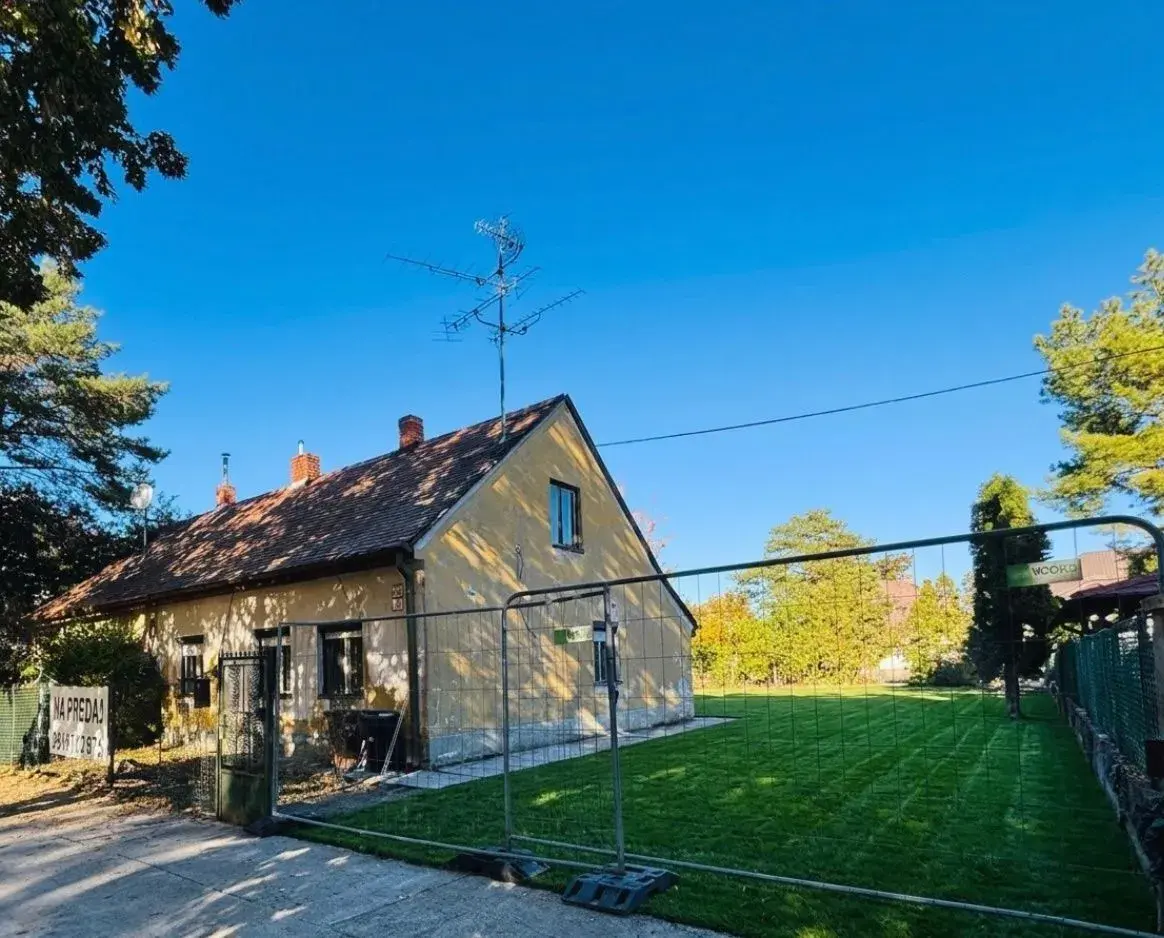 Bývajte v centre Galanty Rodinný dom s priestranným pozemkom