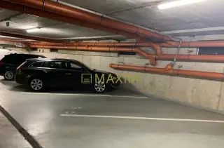 Garážové státie na ulici Údernícka