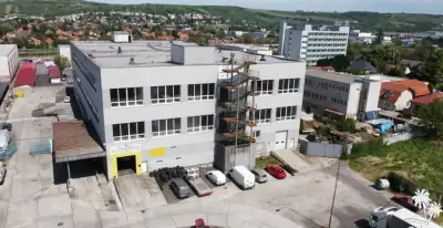 PREDAJ: Výrobná poschodová hala na rozľahlom pozemku, Hlohov