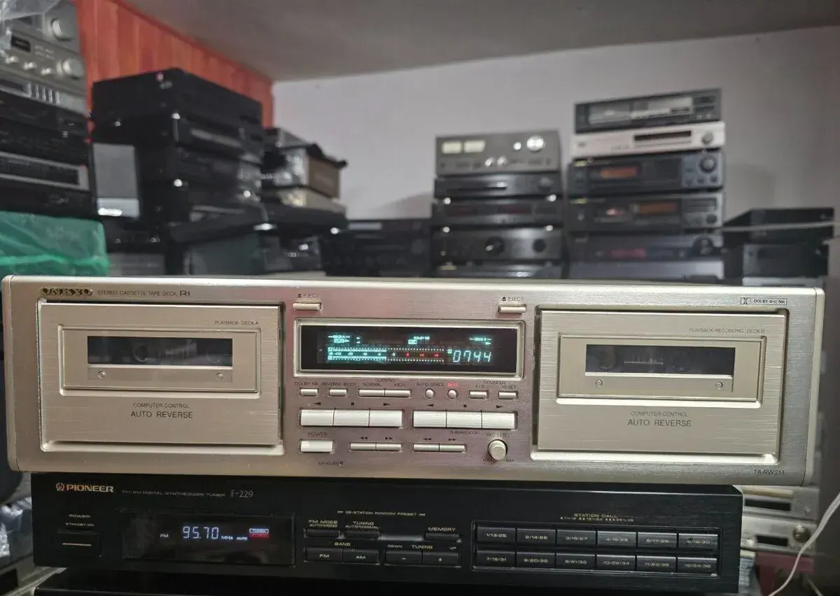 ONKYO TA-RW211 (Zlatá/Champagne) – Plne funkčný
