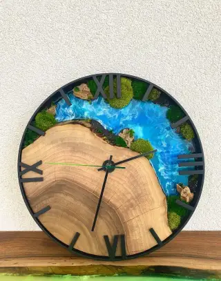 Hodiny s machom,epoxidom a orechovým drevom 40cm