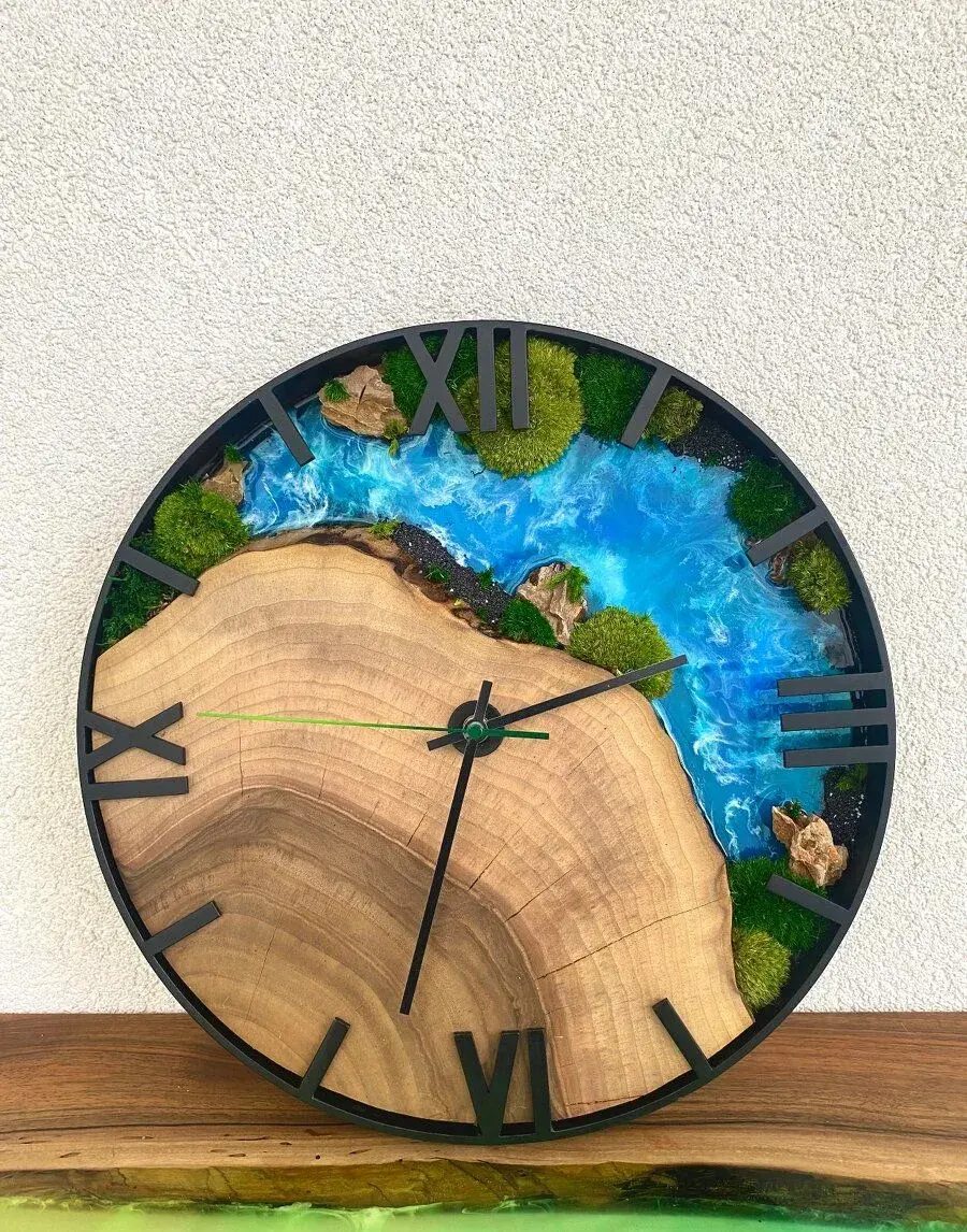 Hodiny s machom,epoxidom a orechovým drevom 40cm