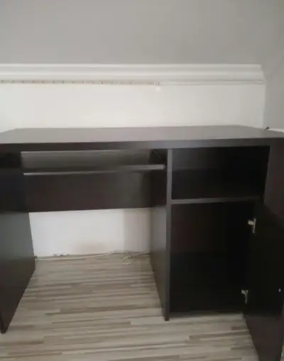Písací stôl