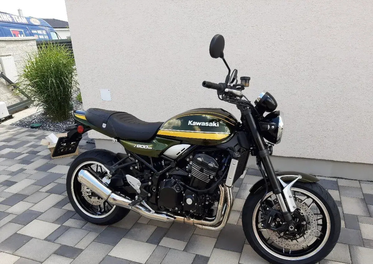 Kawasaki Z900RS, r.v. 2020 + vela doplnkov