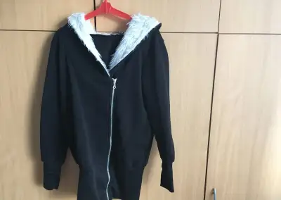 Dámska mikina s kapucňou v: L