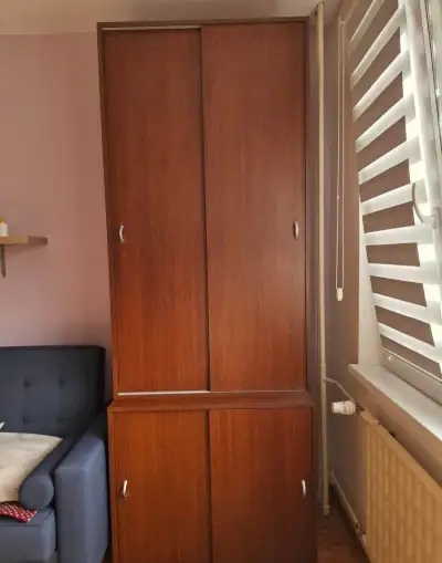 Kniznica s posuvnymi dverami