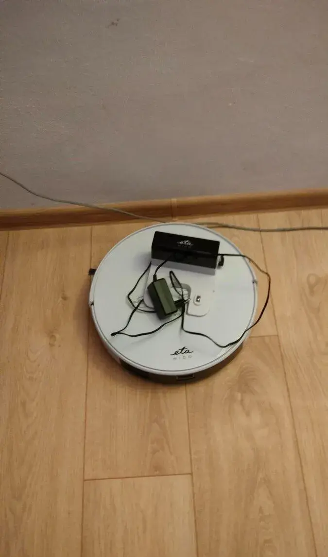 Robotický vysávač ETA Nico