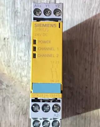 bezpečnostné relé Siemens SIRIUS 3TK2824-1BB40