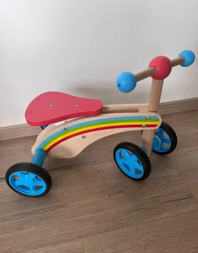 Detské drevené odrážadlo