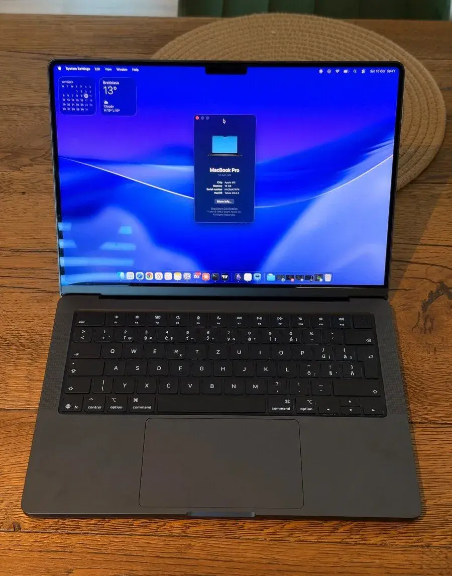 MacBook Pro 14" M5 - V záruke