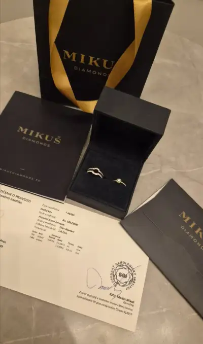 Mikuš diamonds Zlatý zásnubný prsteň a obrúčka s diamantom