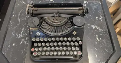 Historický písací stroj Mercedes Prima (Zella-Mehlis)
