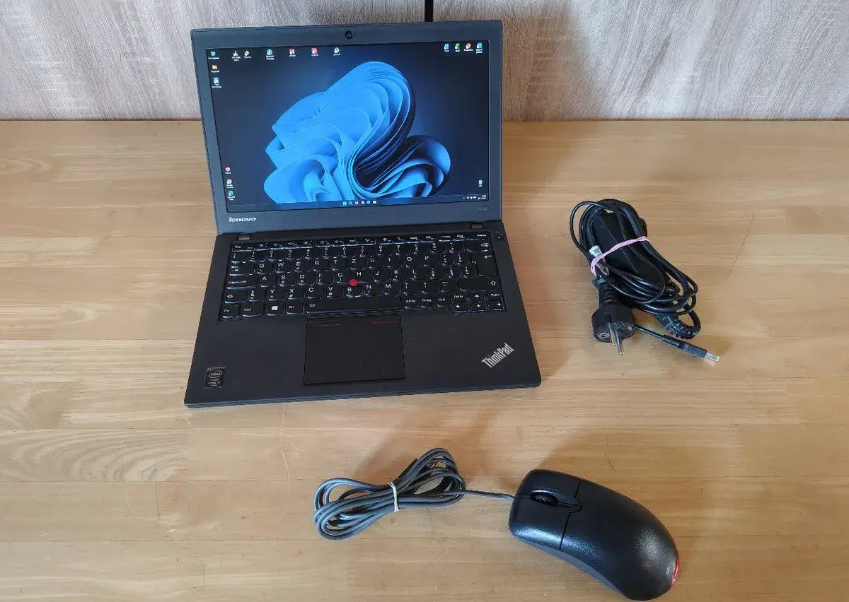 Notebooky Lenovo ThinkPad X240 - 12.5" / i5 / SSD / Win 11