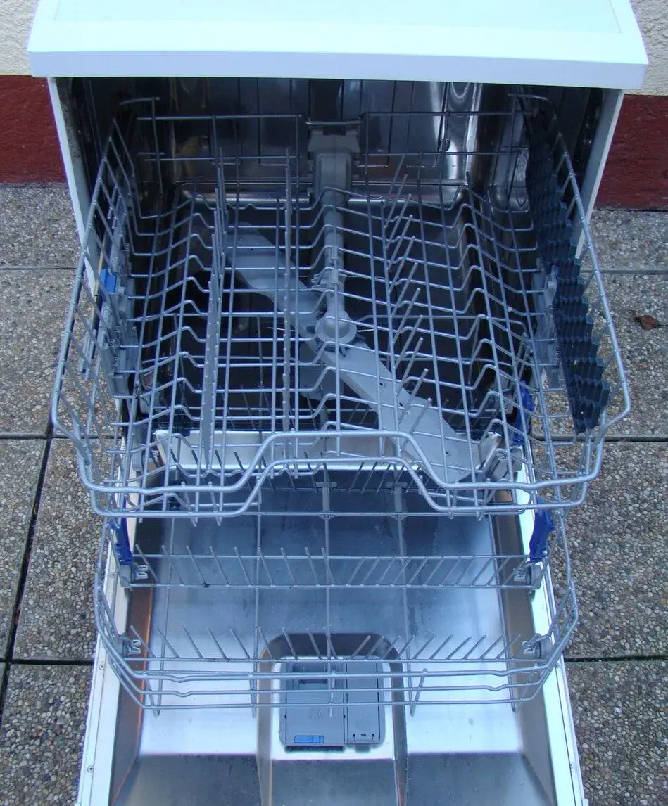 Umývačka riadu BEKO A+ 13 sád 60cm šírka