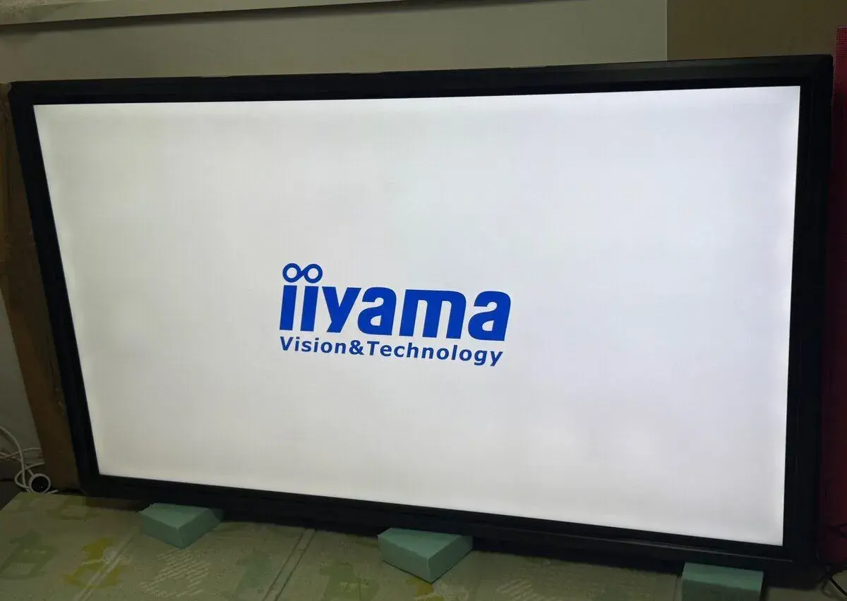 2ks TV Monitor 70” IIYAMA TH7067MIS-B2AG