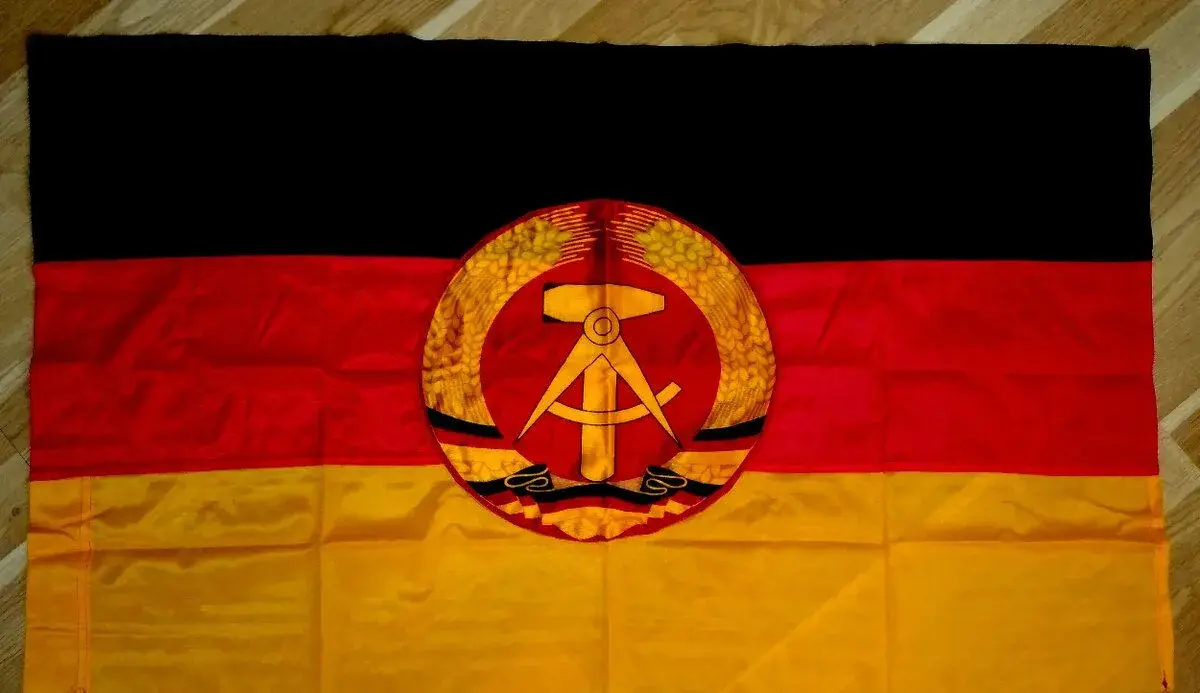 Východonemecká vlajka DDR/NDR, originál