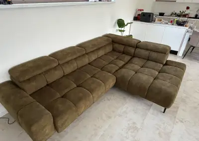Priestranná zánovná rohova kvalitna sedačka