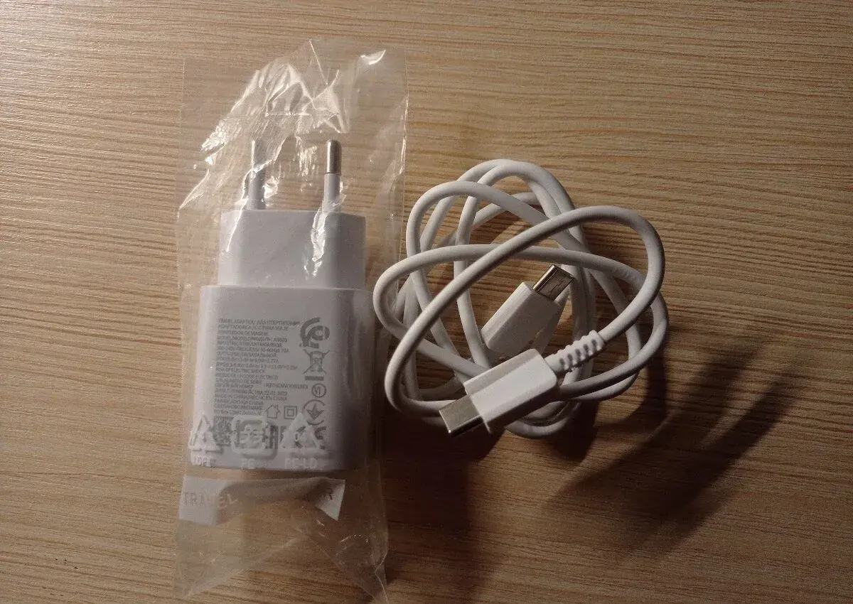 20W nabíjačka (adaptér) s USB C káblom