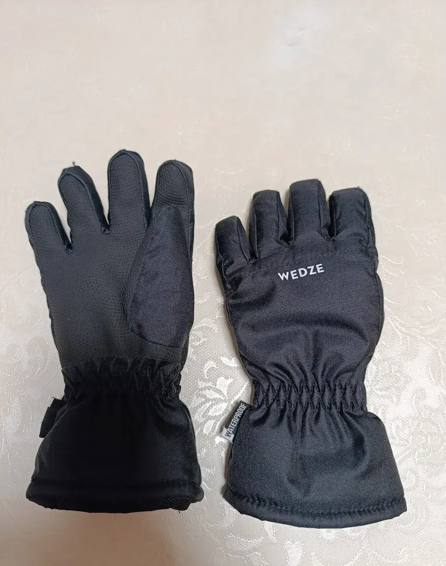 Lyziarske rukavice WEDZE v. 8 rokov