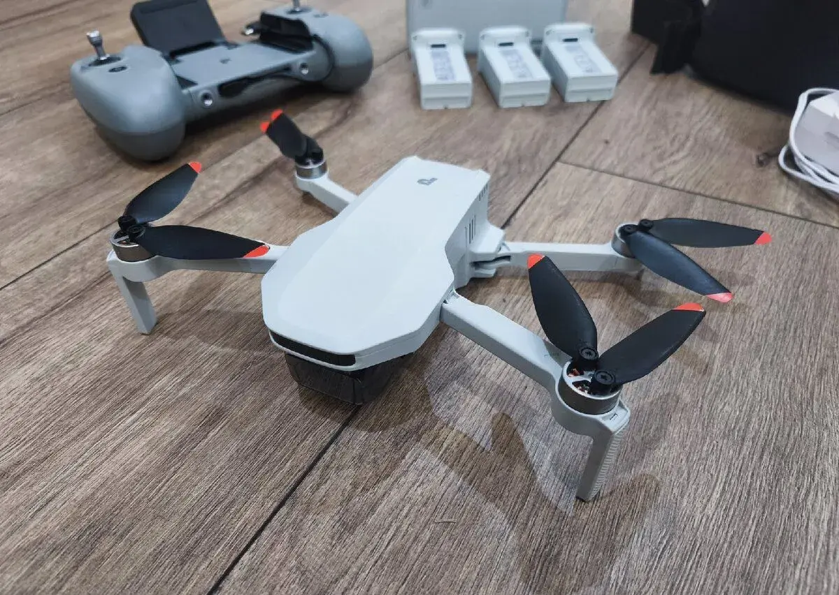 Dron Potensic atom 2
