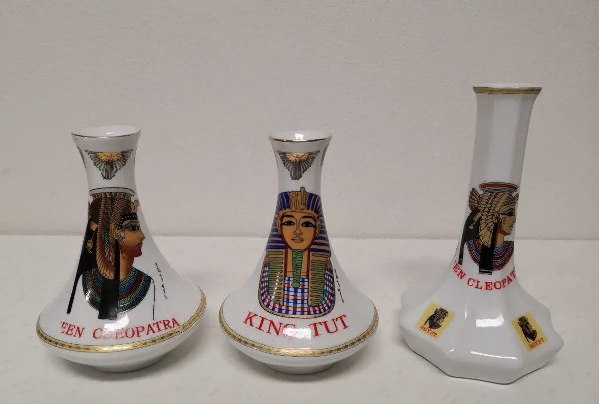 Porcelánové vázy s egyptským dizajnom